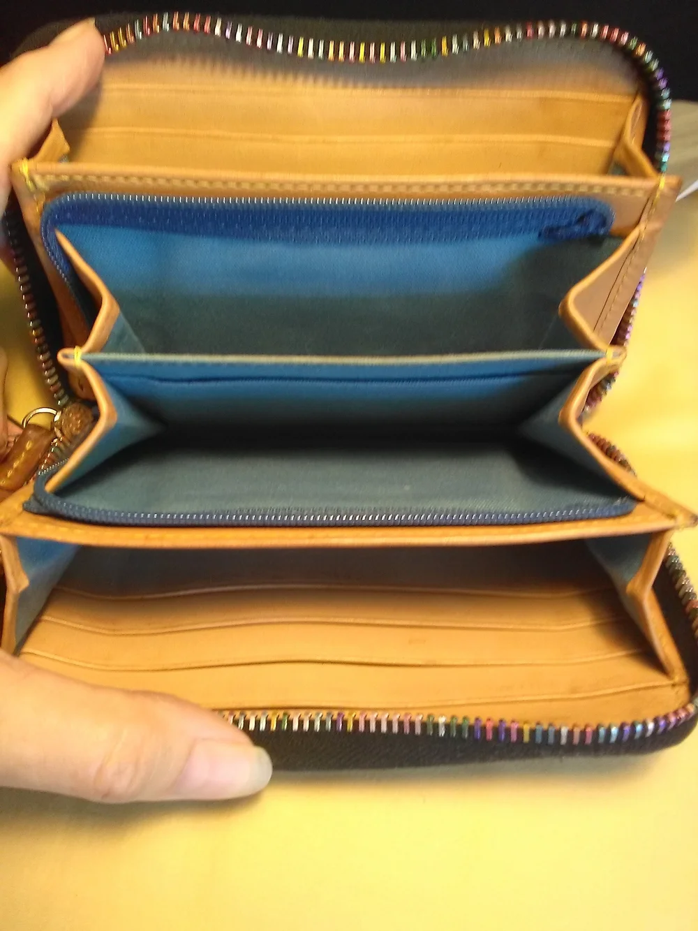 Lo. New Dooney & Bourke Black Pebbled Zip Wallet W/ Rainbow DB Monogram